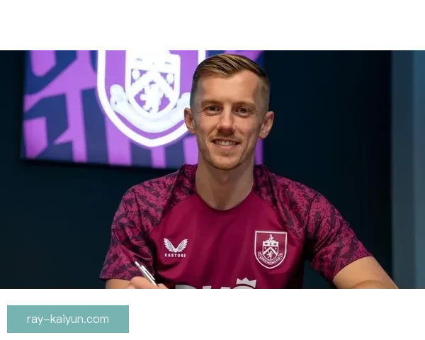 詹姆斯·沃德-普劳斯在英超表现亮眼，展现出出色的领导才能与技艺