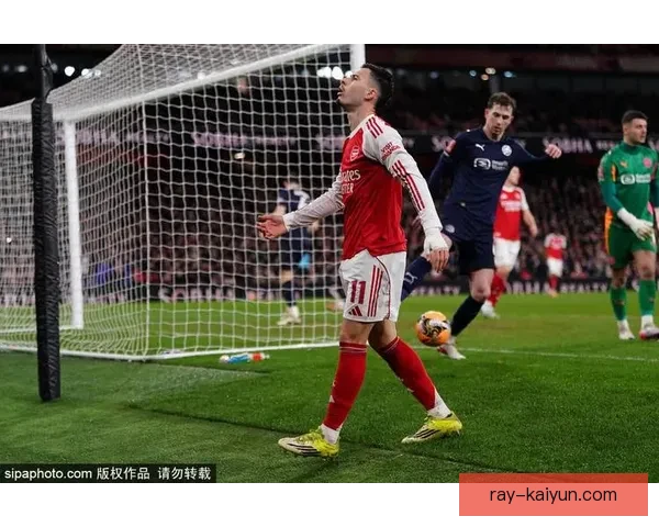 埃斯在近期比赛中表现稳健，多个关键时刻助力球队争取胜利。